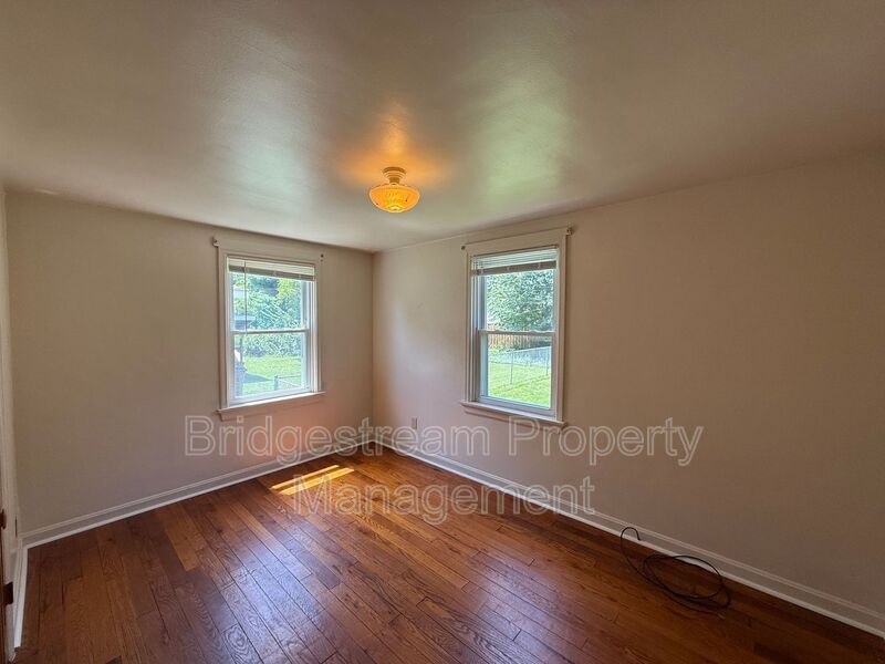 698 Smith Ave – photo 3