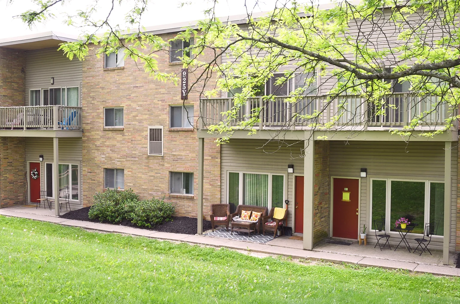 University Terrace Apartments – photo 2