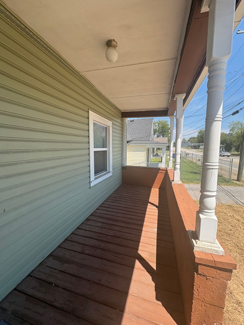 1107 S Willow St – photo 3