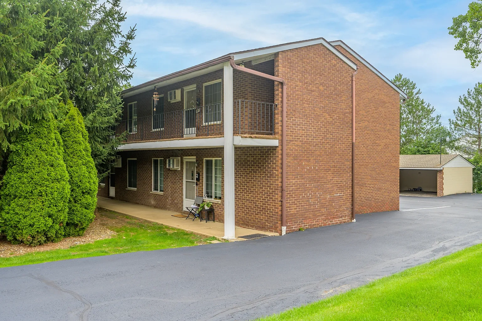 Center in the Falls – photo 2