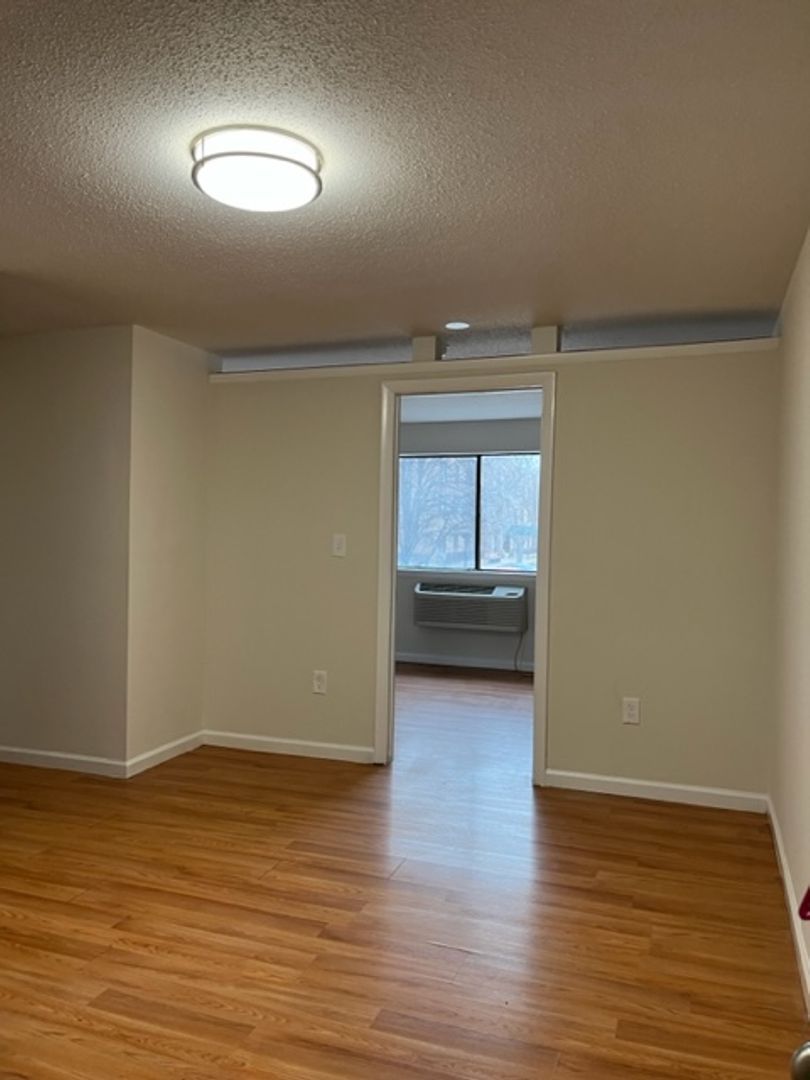 145 Whiting St unit Apt. 4 – photo 2