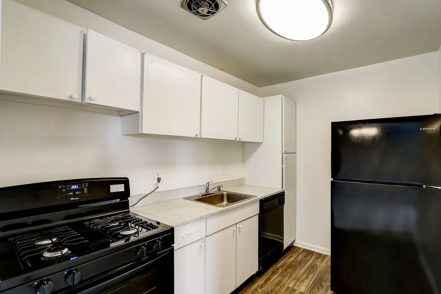 Hillsdale Manor Apartments – photo 4