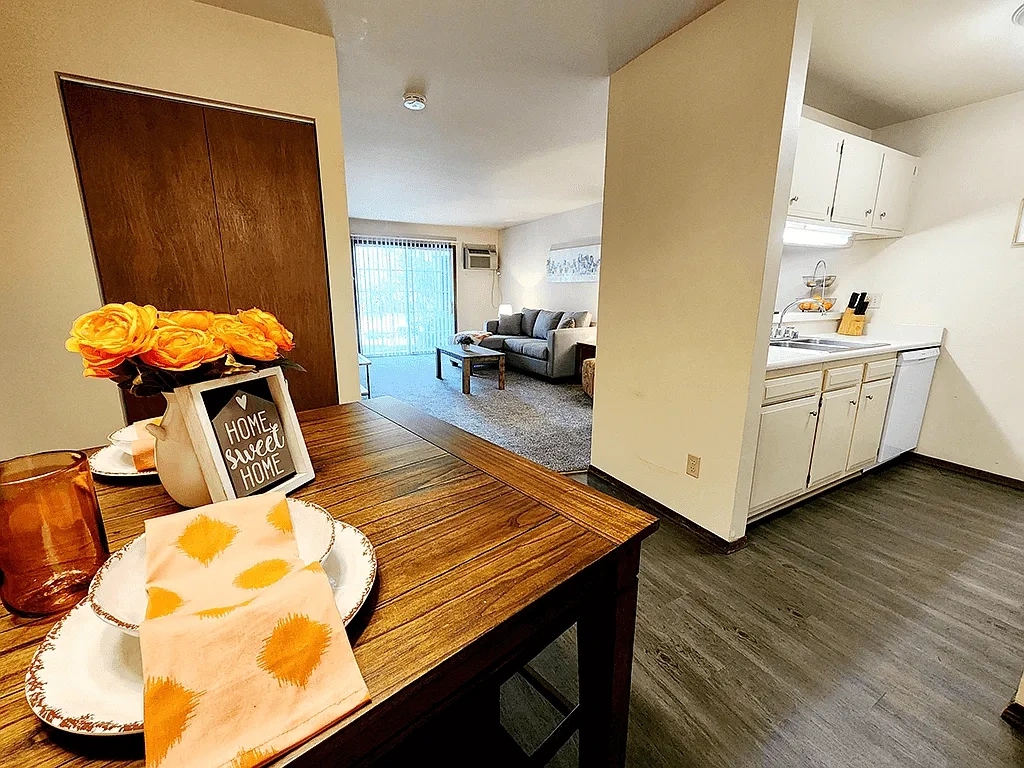 Rivers Edge Apartments – photo 2