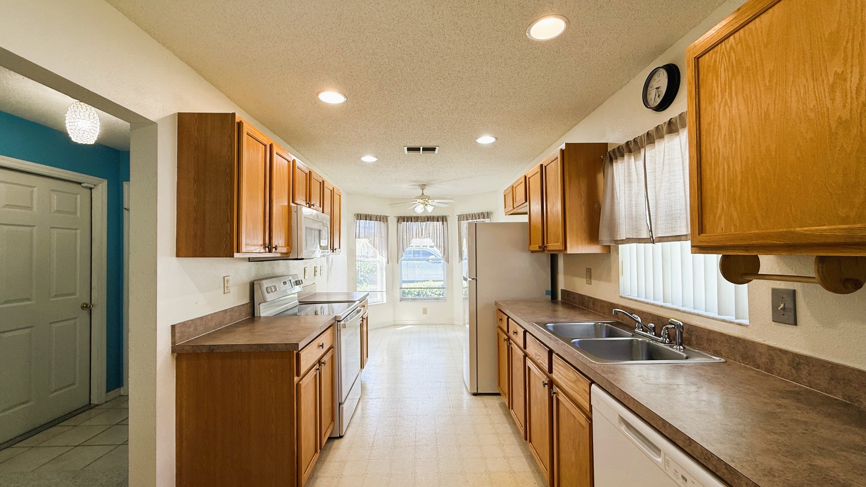 260 Lake Suzanne Dr – photo 3