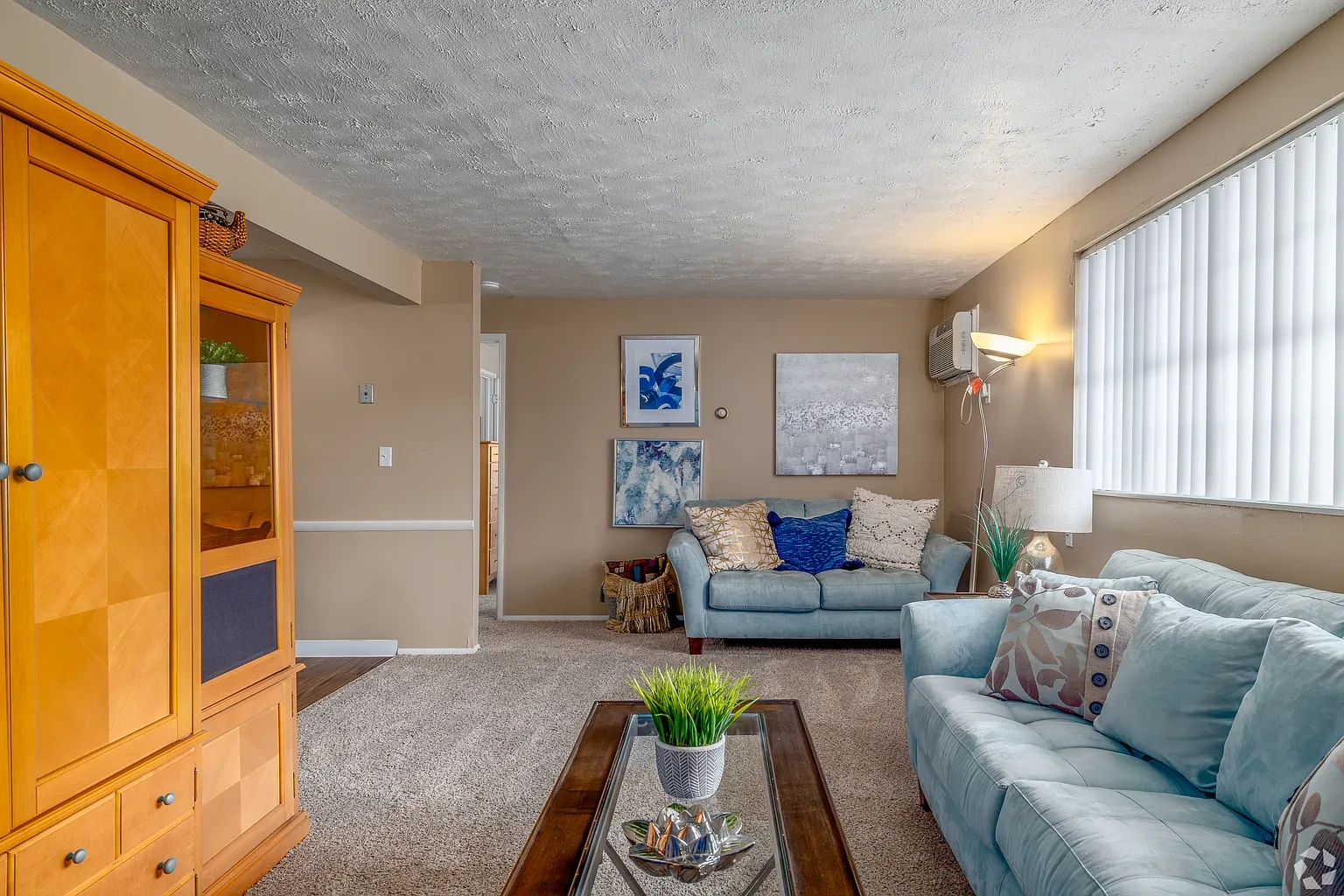 Four Seasons Apartments & Townhomes – photo 4