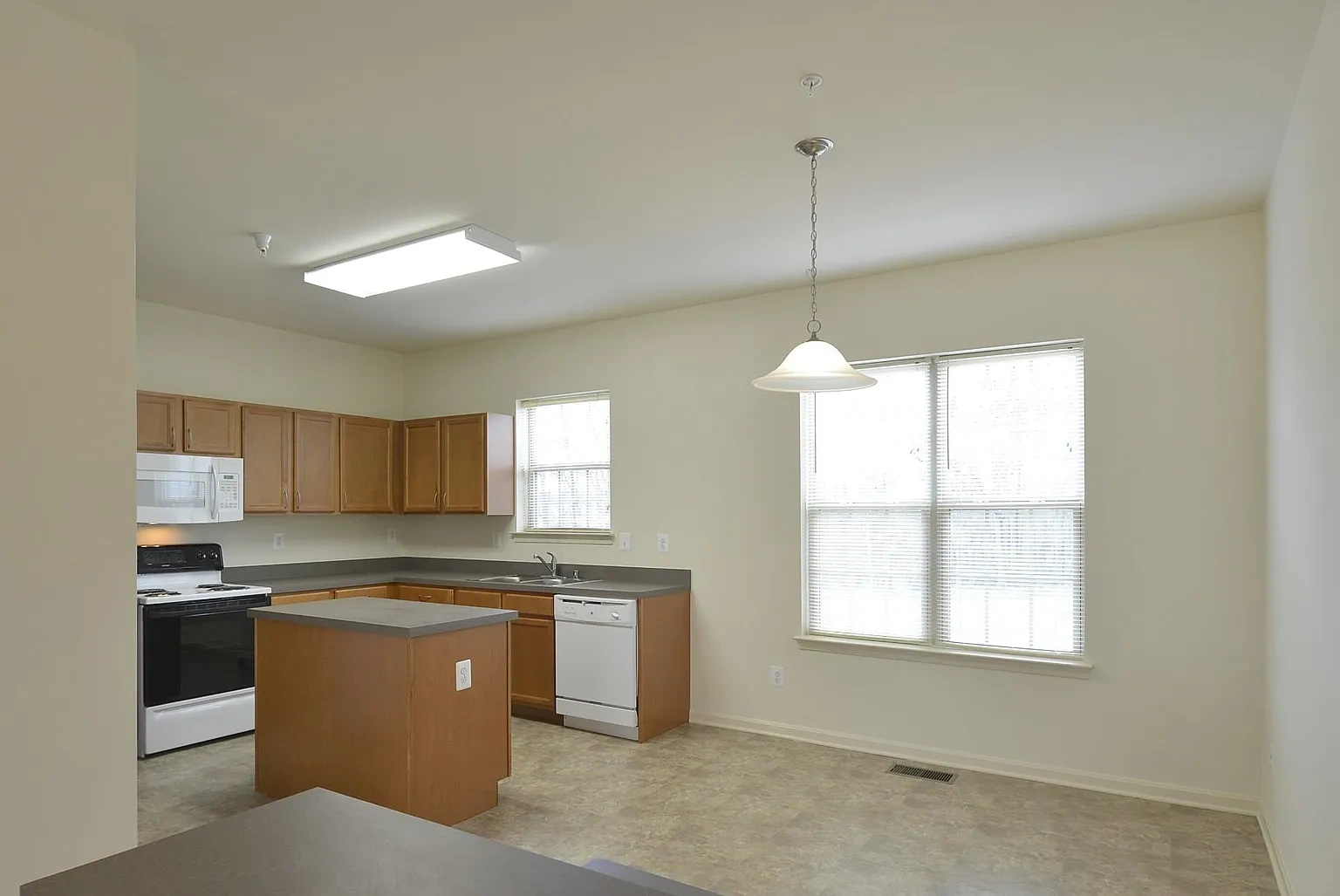 The Pointe at Manorgreen Townhomes – photo 5