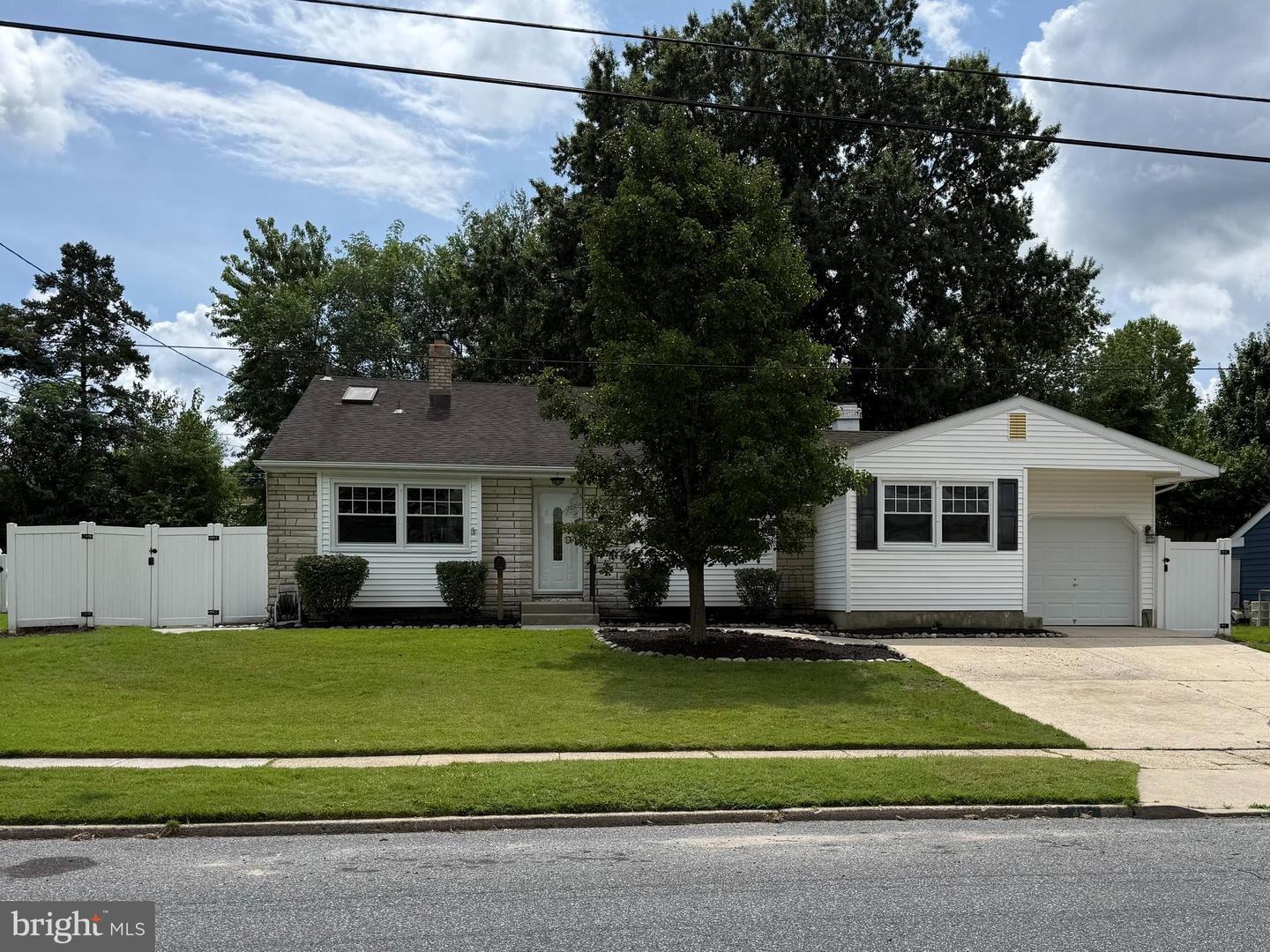 417 Greenview Dr – photo 2