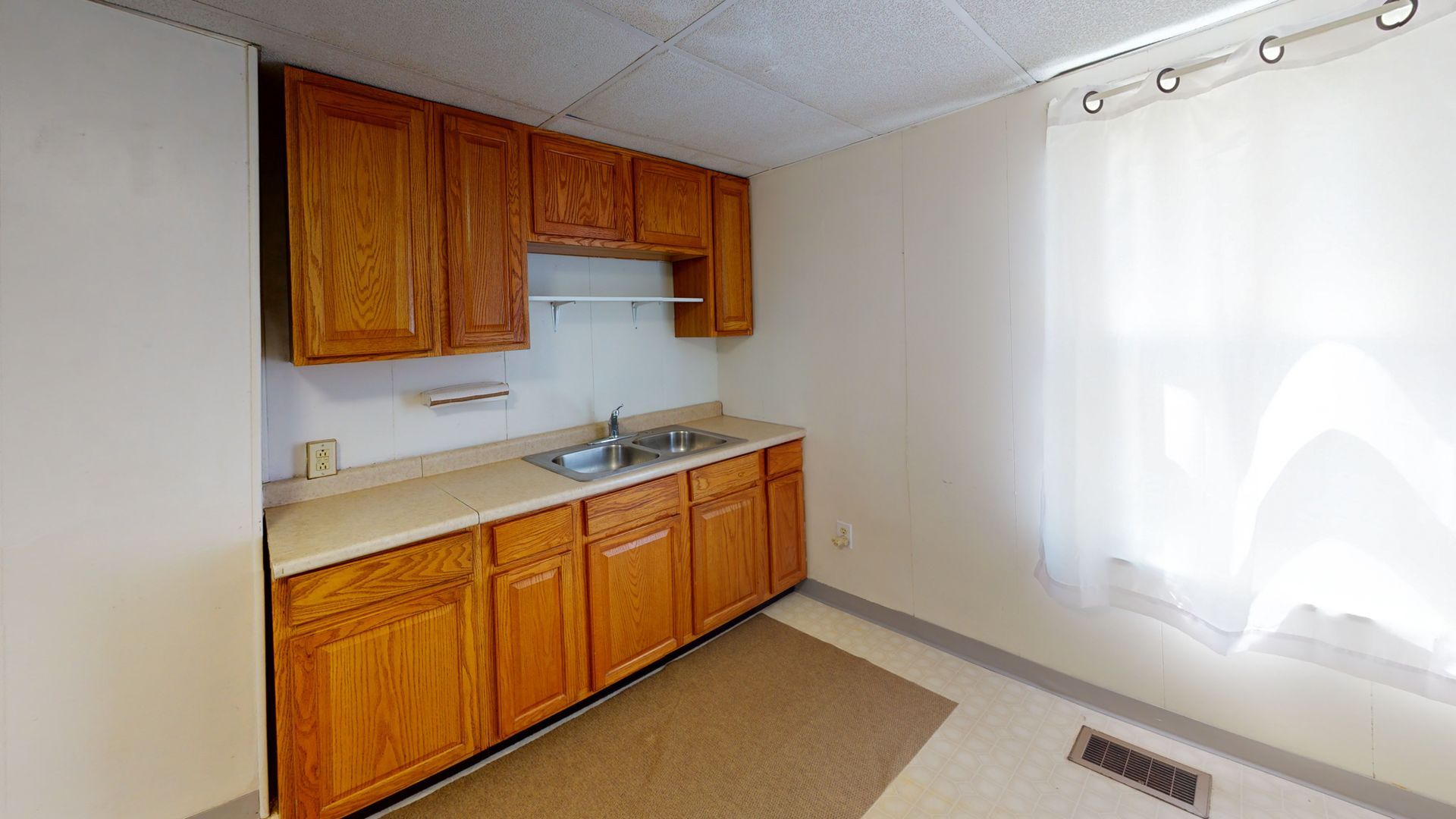 212 E Walnut St – photo 2