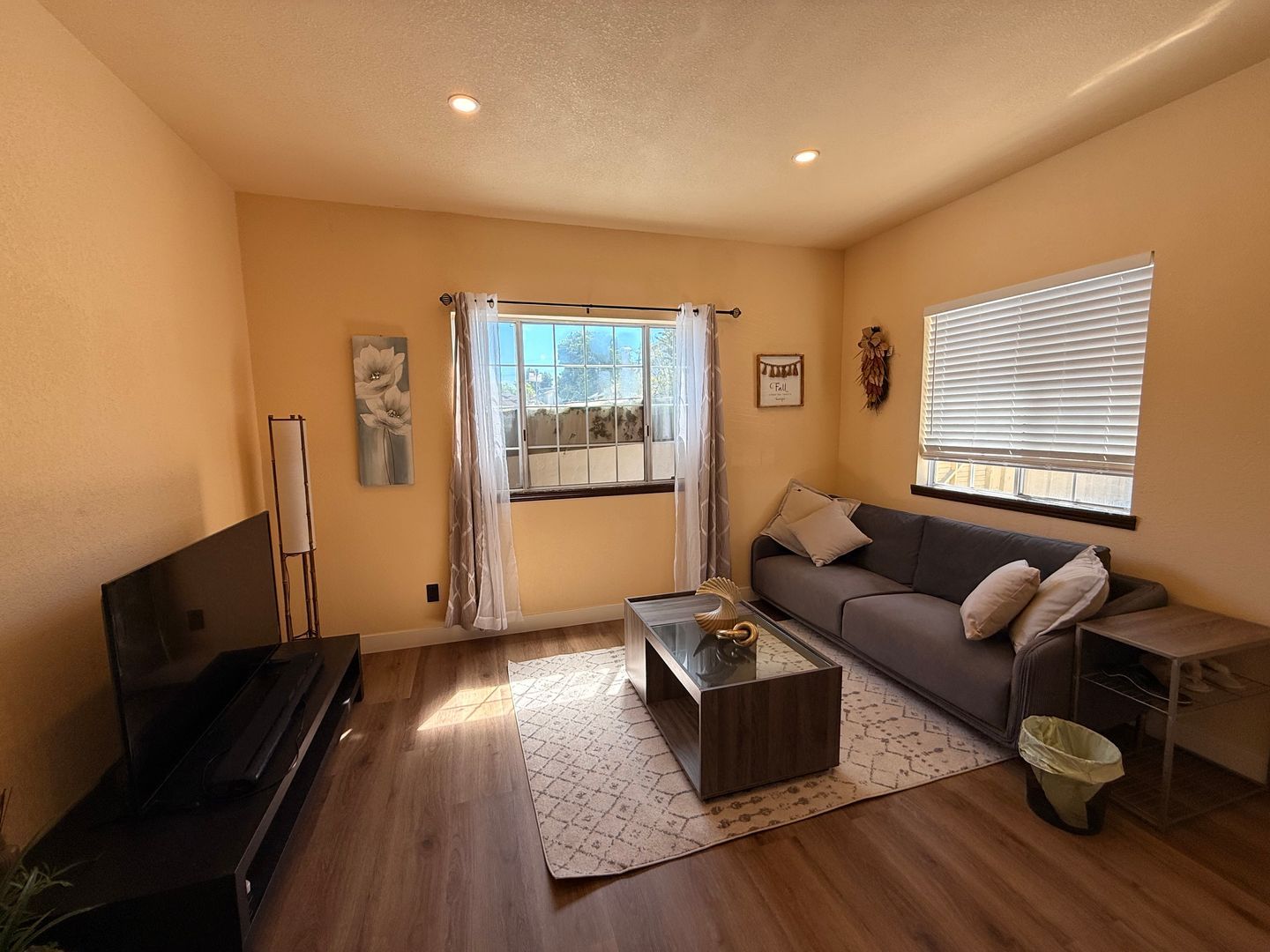 3625 Lyon Ave – photo 2