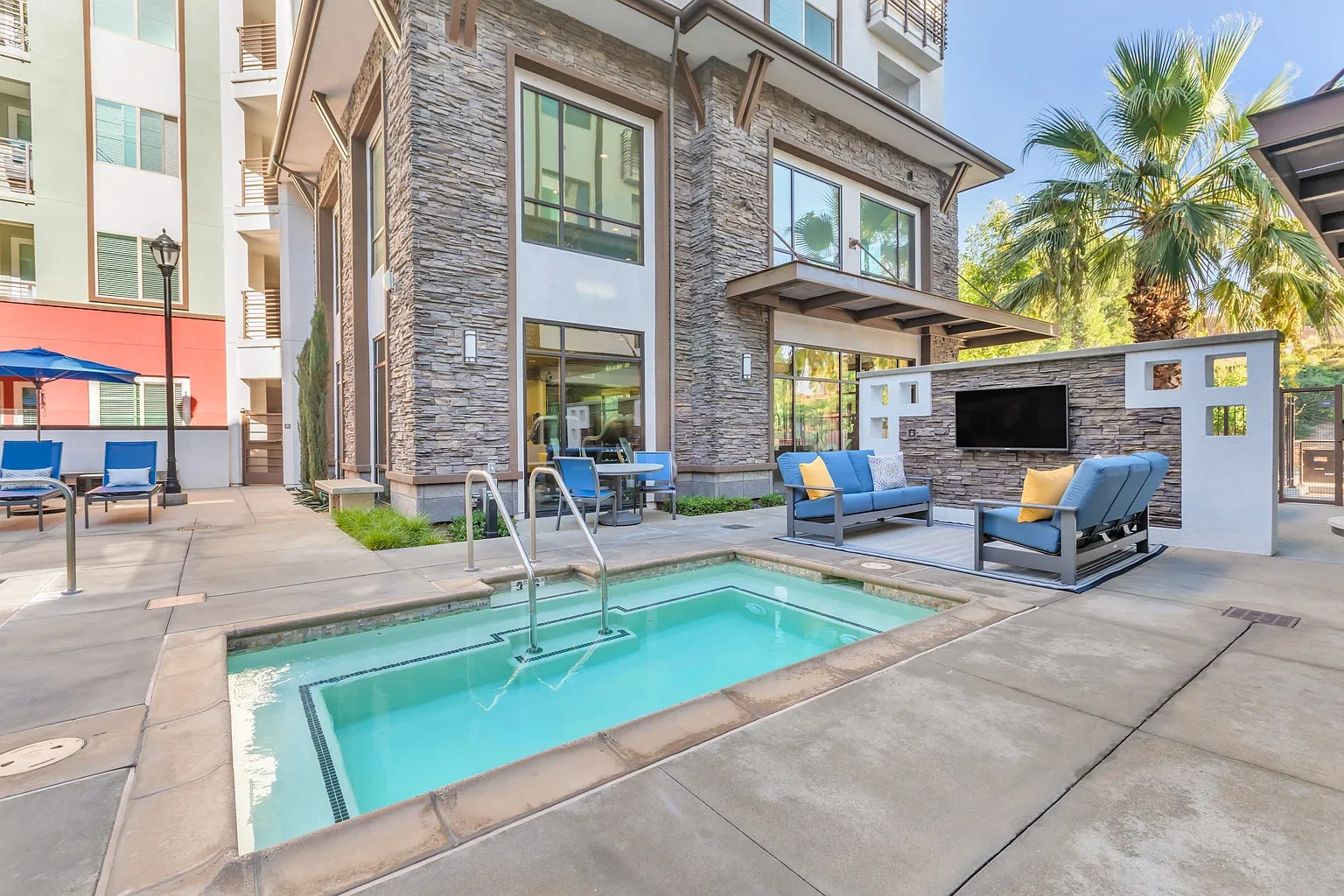Metro Gateway Apartment Homes – photo 3