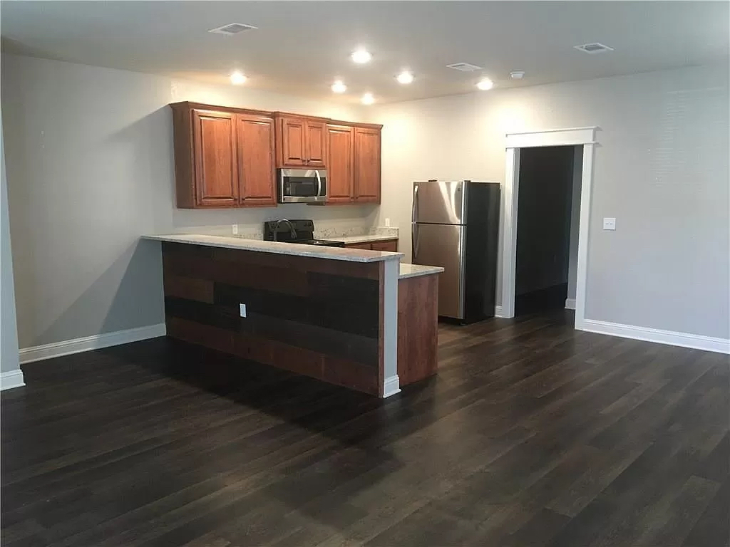 635 N 15th St unit B – photo 2