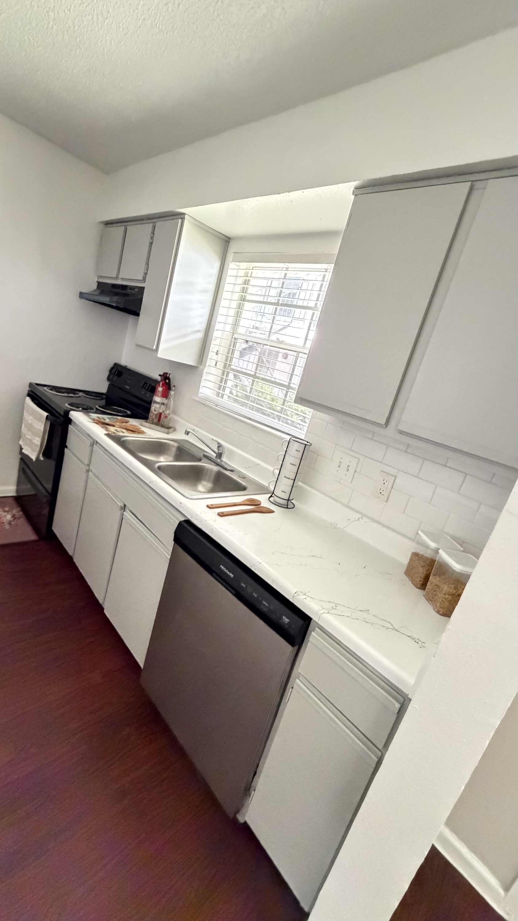 303 E 9th St unit 1 – photo 1