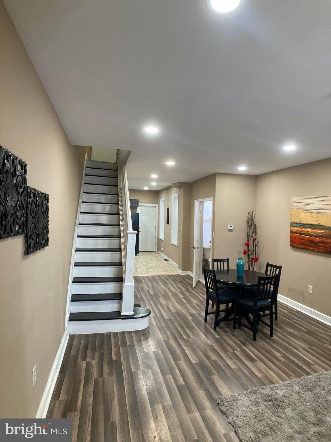 207 E Cambria St – photo 1