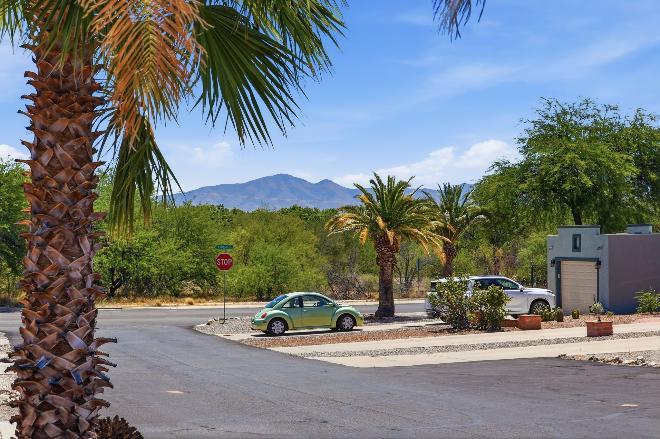1310 S Desert Meadows Cir – photo 2