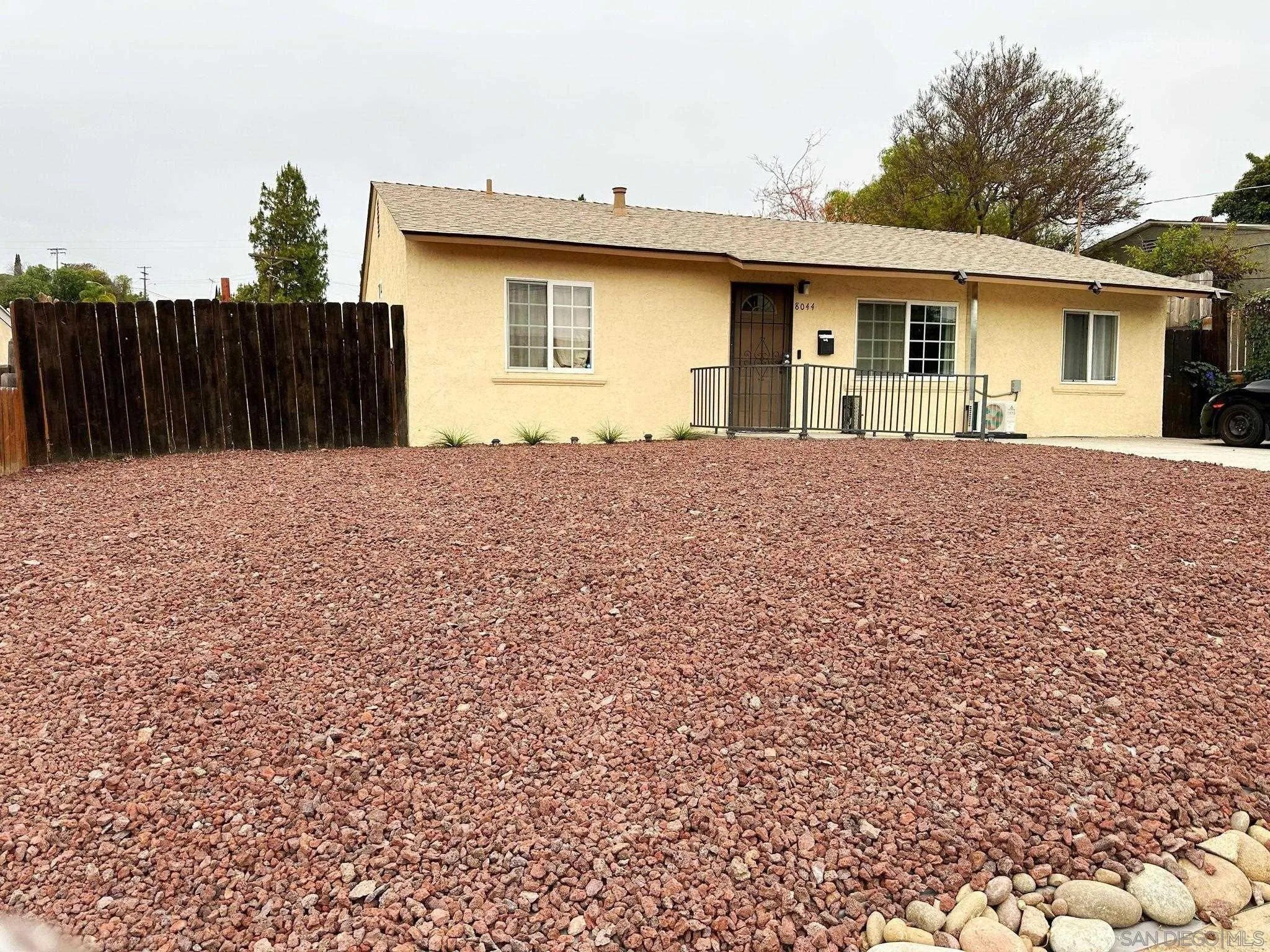 8044 Solana St – photo 3