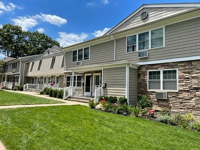 Fairfield Village At Commack – photo 4