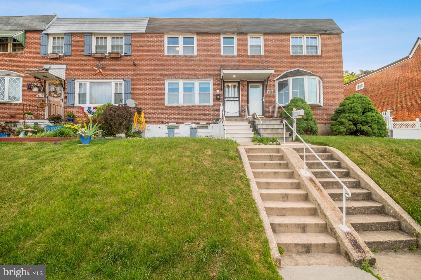 643 47th St – photo 1