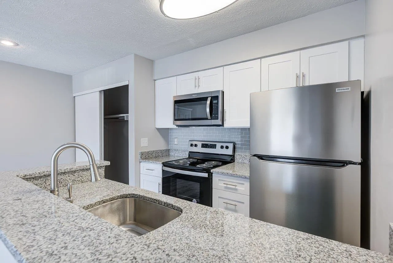 Wexford Lakes Apartments and Townhomes – photo 2