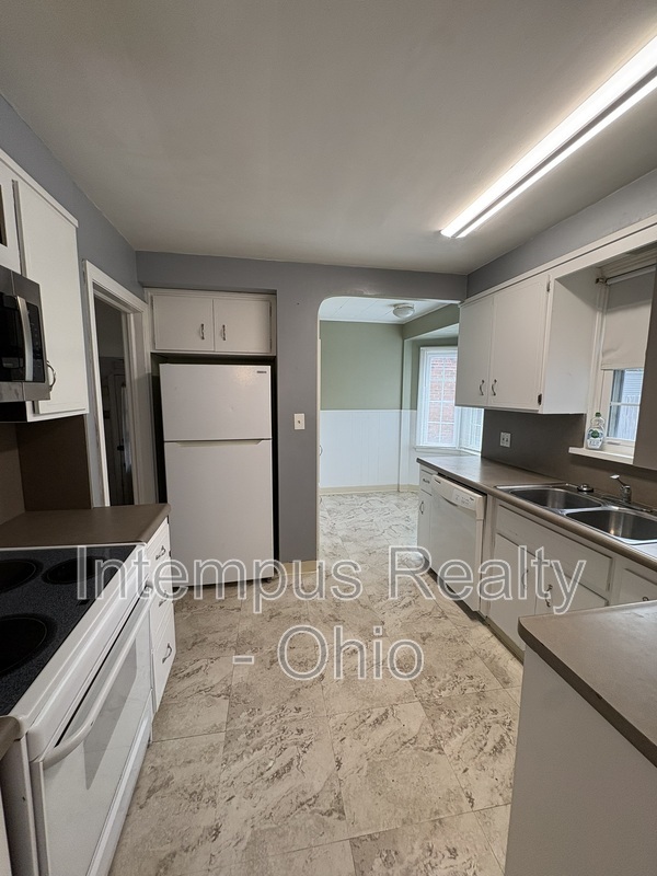 3882 Faversham Rd – photo 2