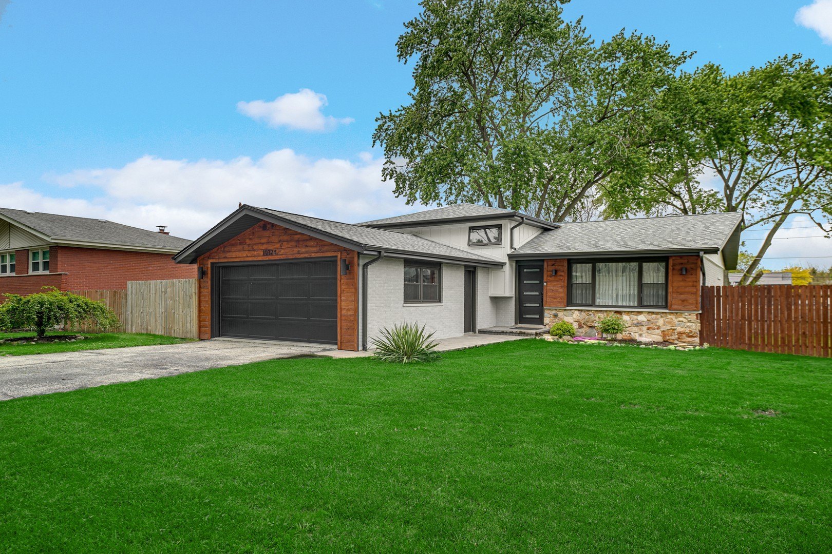 10324 S 81st Ave – photo 2