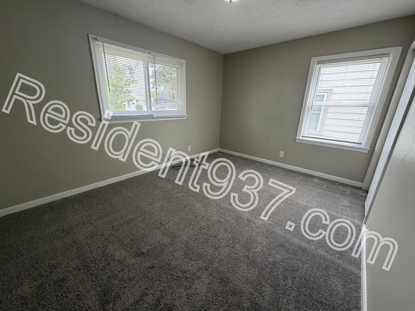 1047 Blakley Dr – photo 4