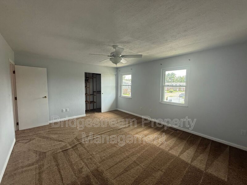 3851 Hillsboro Dr – photo 5