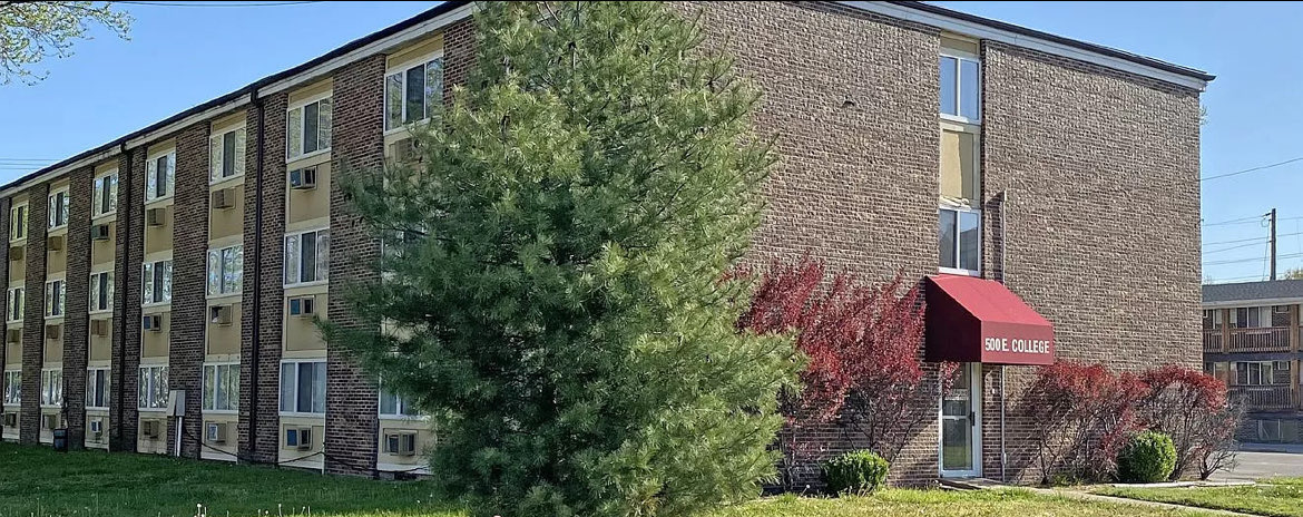 402 E College St – photo 1