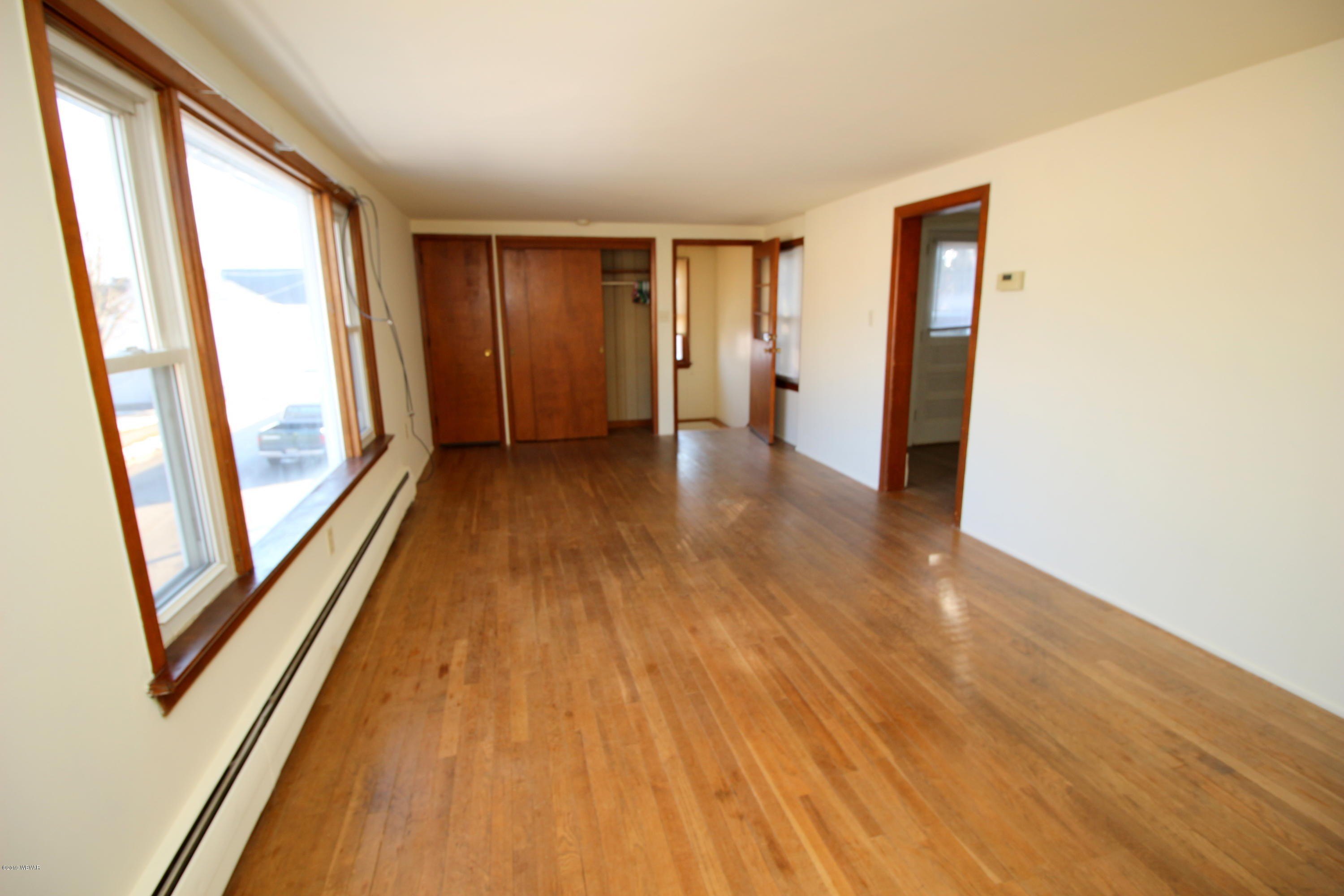 209 Washington St N – photo 2