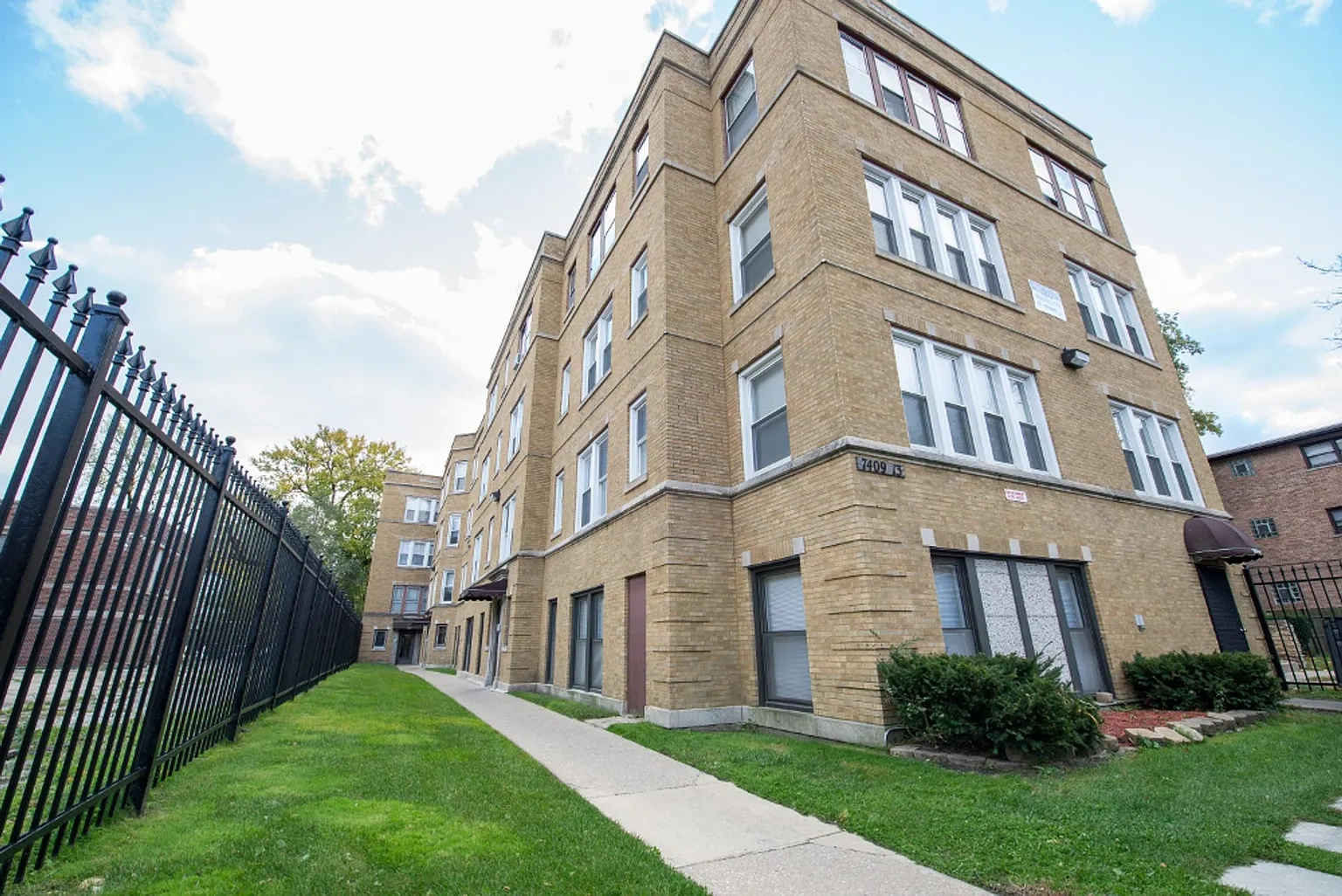 7409 S Yates – photo 1
