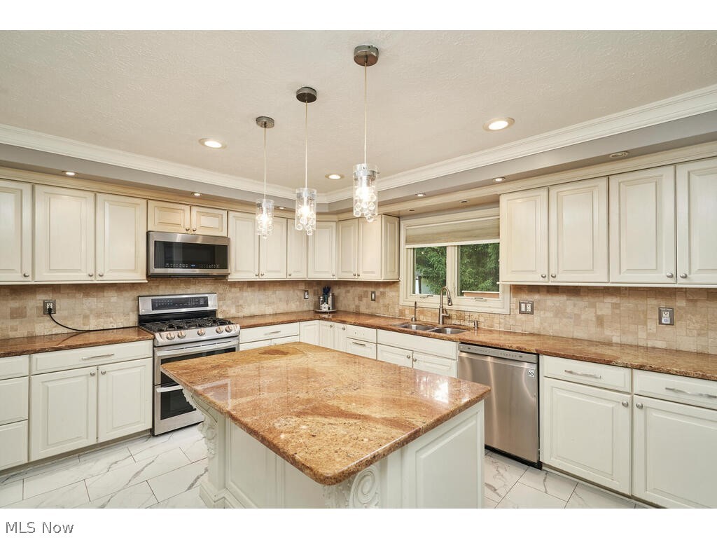 27798 Edgepark Blvd – photo 5