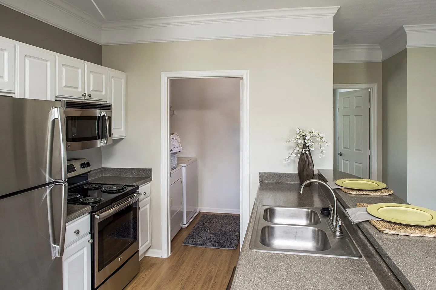 Christopher Wren Apartments and Townhomes – photo 5