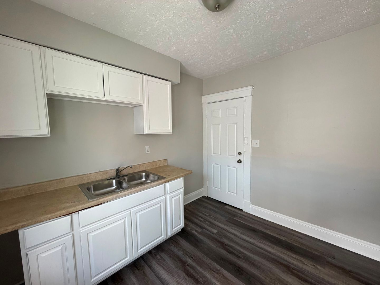 10012 Manor Ave unit Upper – photo 3