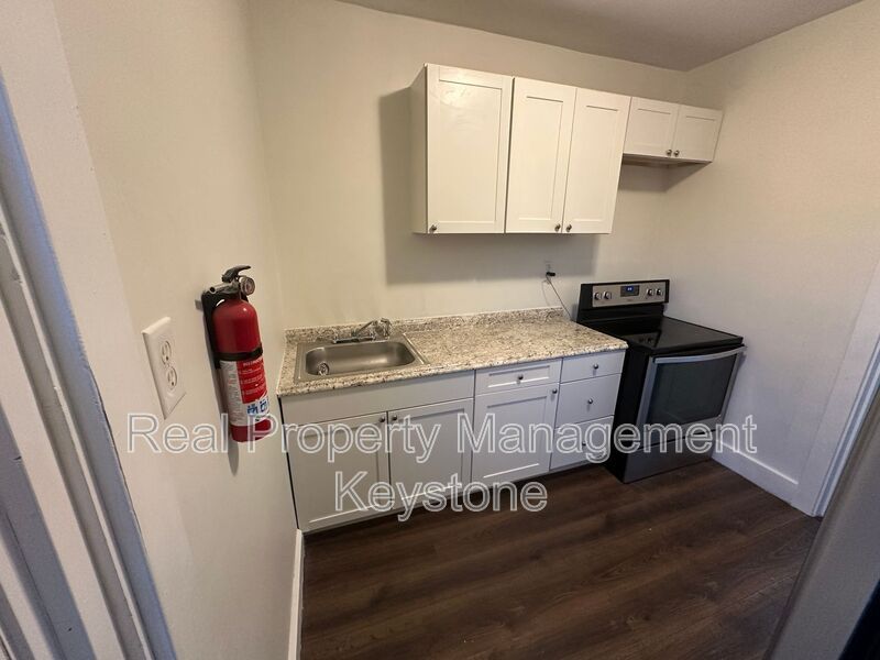 122 E 16th Ave unit 2 – photo 3