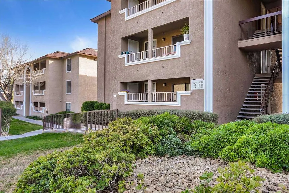 Sterling Sahara Apartments – photo 3