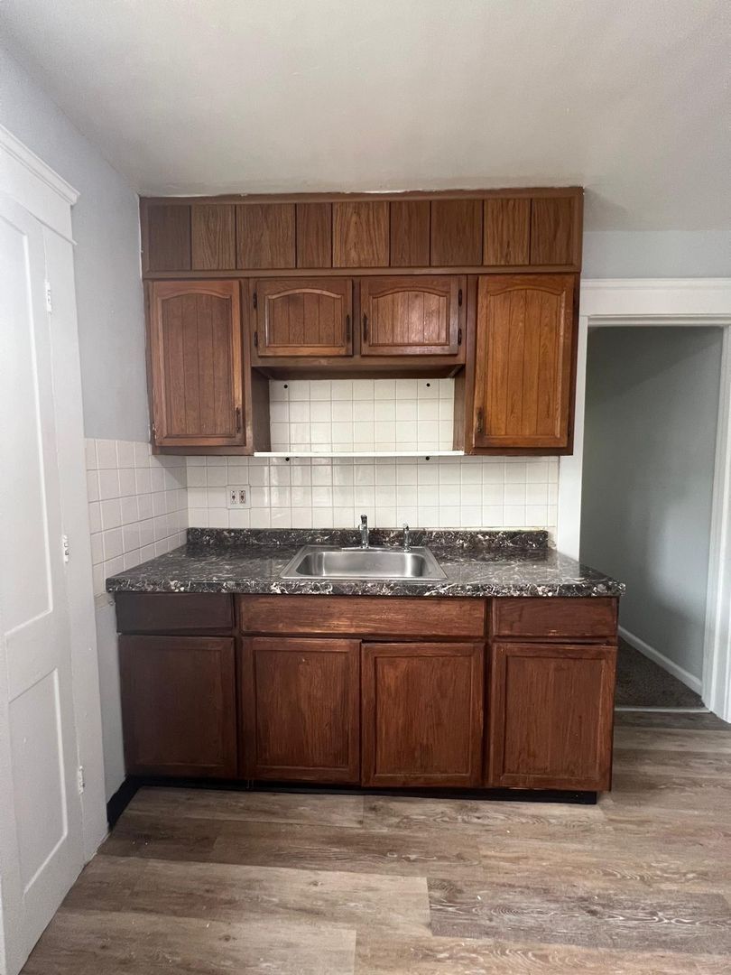 965 Stevenson Rd unit Up – photo 5