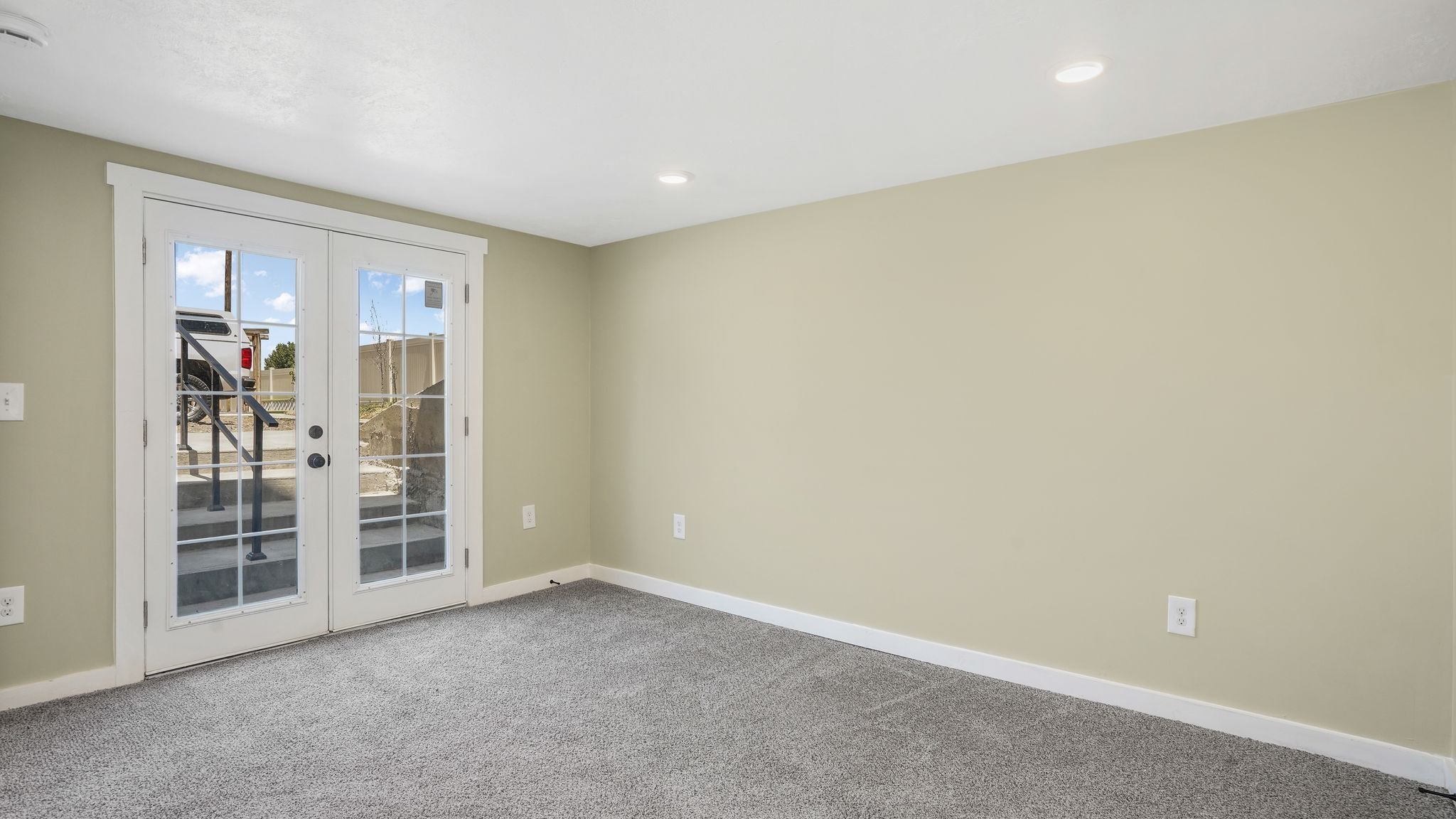 259 E Main St – photo 5