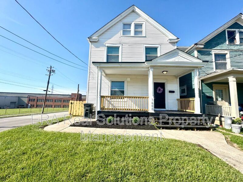 1600 Brewster Ave – photo 1