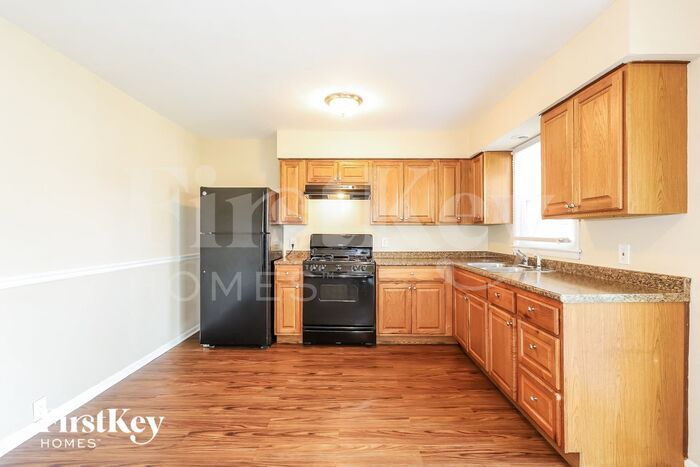 723 Fulton Ave – photo 5