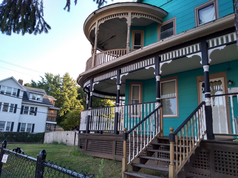 261 Maple St – photo 1