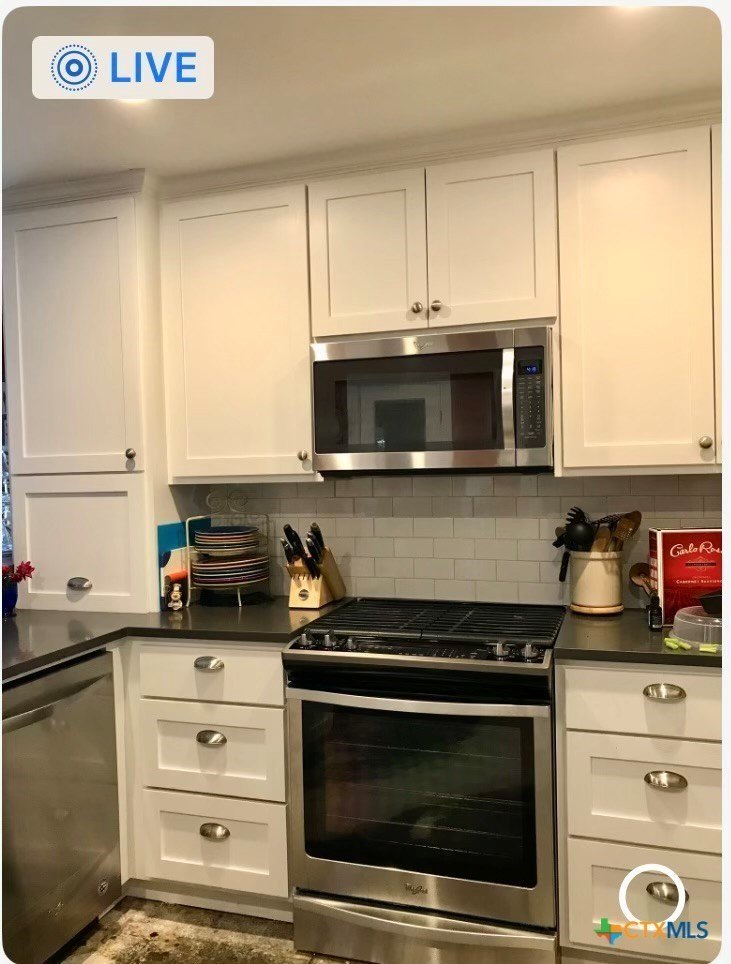 117 E Crockett St – photo 4
