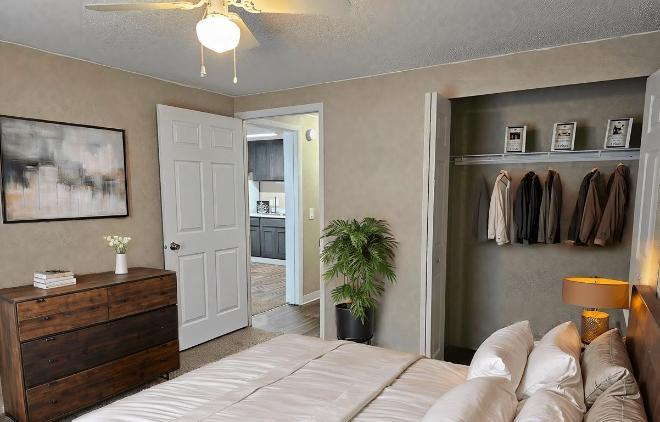 4804 W Bancroft St – photo 5