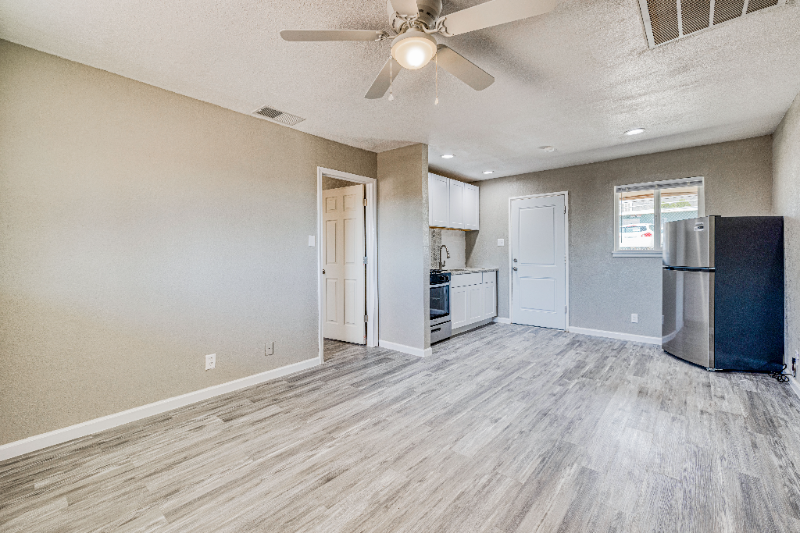 8709 Lawson St unit 4 – photo 2