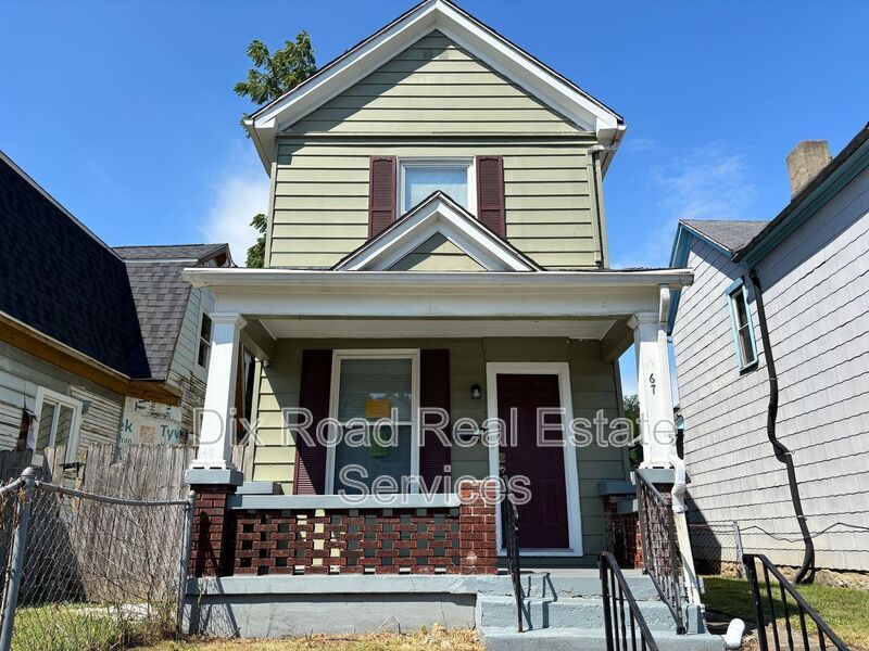 67 S McGee St – photo 1