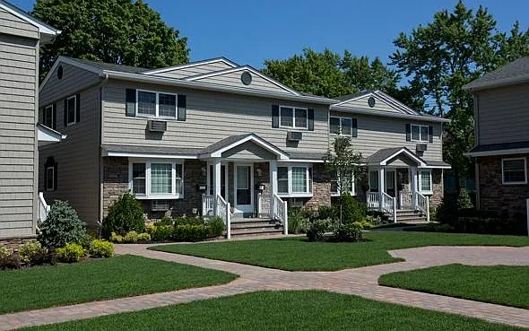 Fairfield Townhouses at Babylon Village – photo 4