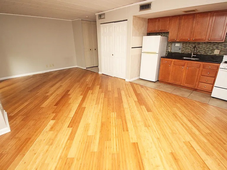 220 S Home Ave unit 102 – photo 3