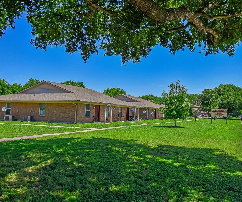 200 Daniels Dr – photo 4