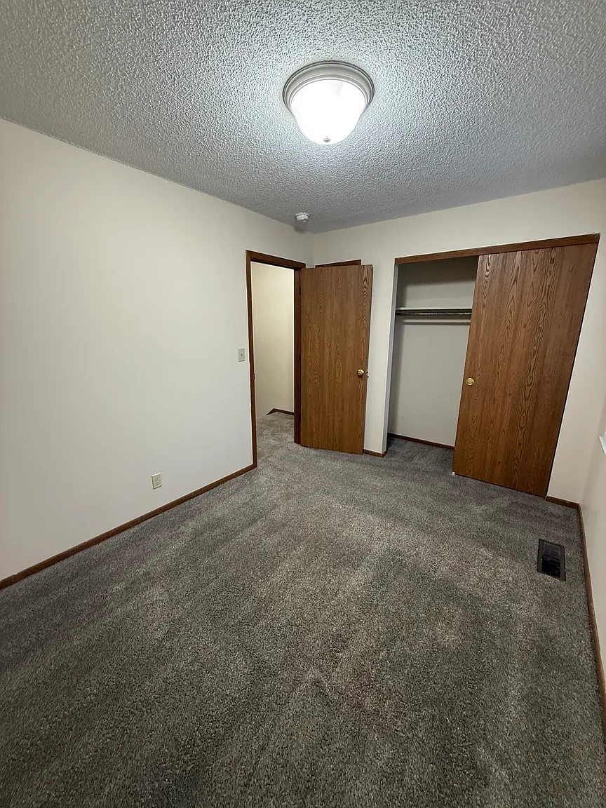 Oglebay Village Apartments – photo 1