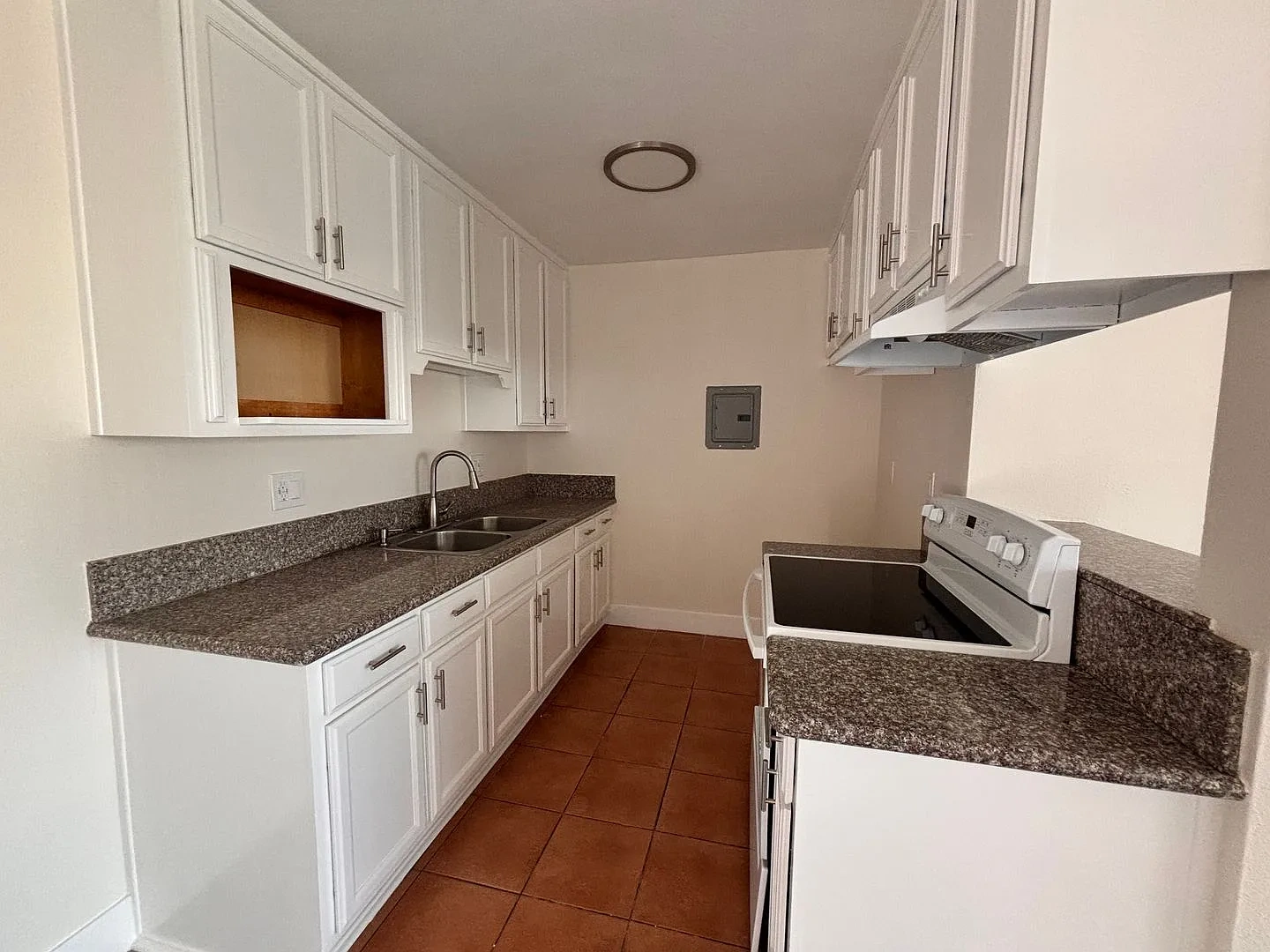 1133 Freeman Ave – photo 4