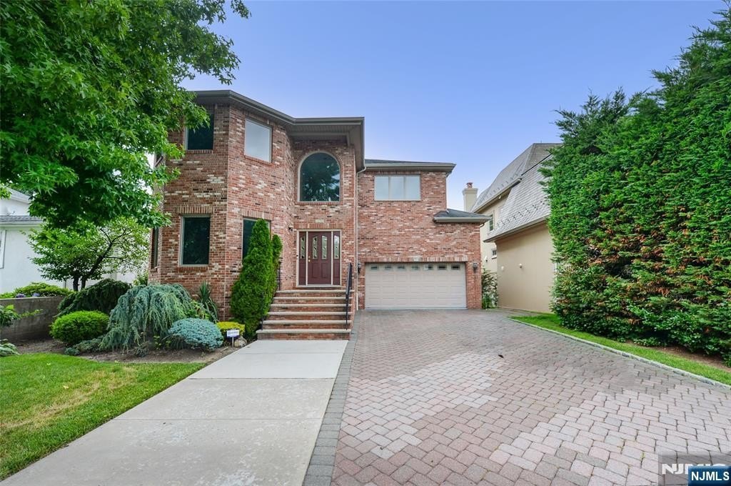 1056 Edgewood Ln – photo 1