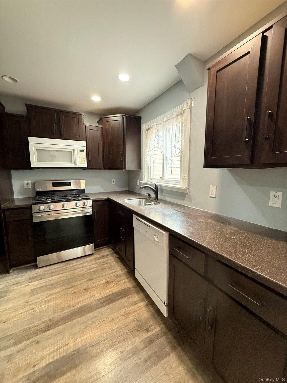 6 Gateway St – photo 5